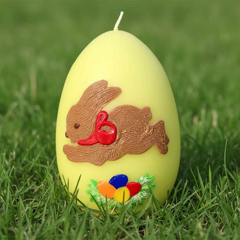 Lapin avec nid de Pâques